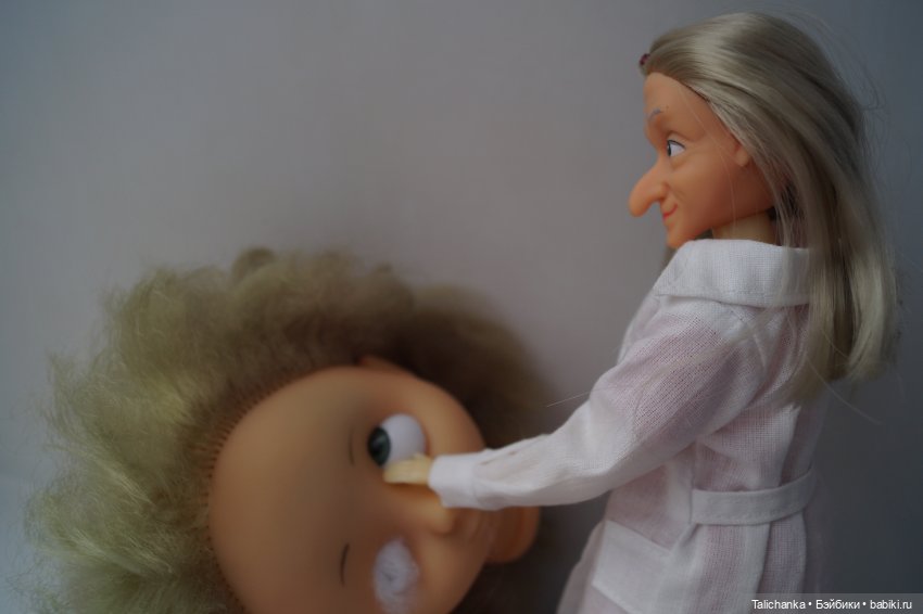 Первоапрельская выписка. Паяем сильно погрызенные ножки. Ставим донорские глазки. Возвращаем волосам былую красоту. Шьём