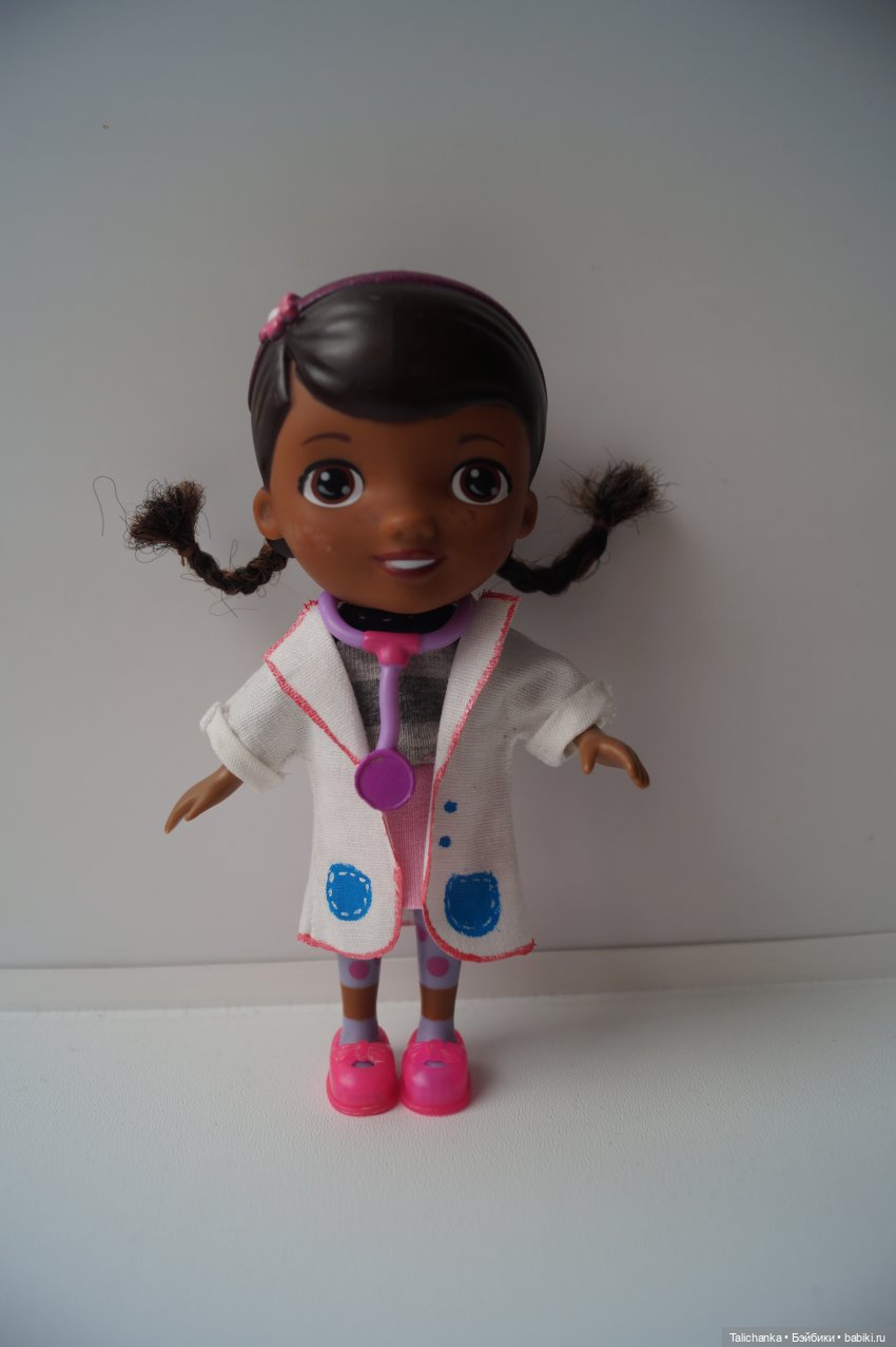 Четвёртая выписка апреля. Снова лечится мягкая игрушка. Доктор Плюшева обрела вторую косичку и наряд. Клей+сода лечит