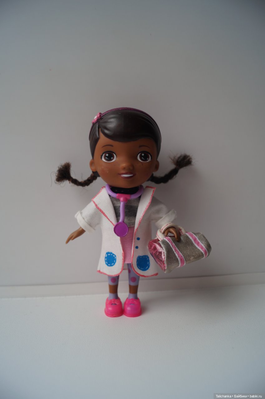 Четвёртая выписка апреля. Снова лечится мягкая игрушка. Доктор Плюшева обрела вторую косичку и наряд. Клей+сода лечит