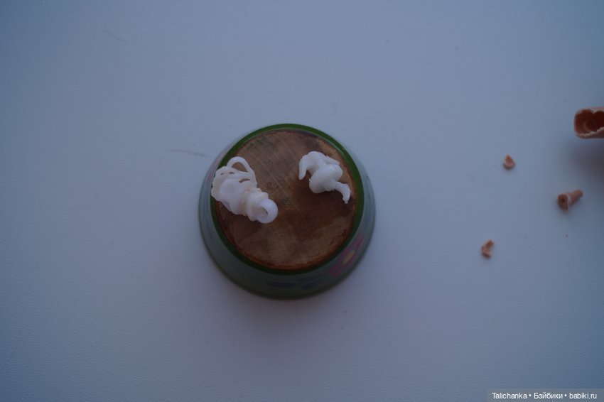 Четвёртая выписка апреля. Снова лечится мягкая игрушка. Доктор Плюшева обрела вторую косичку и наряд. Клей+сода лечит