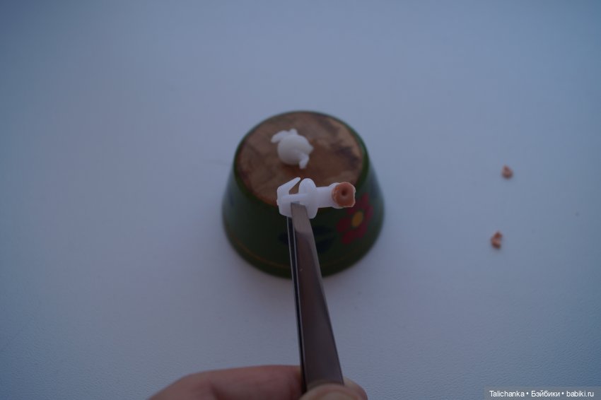 Четвёртая выписка апреля. Снова лечится мягкая игрушка. Доктор Плюшева обрела вторую косичку и наряд. Клей+сода лечит