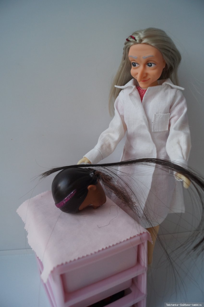 Четвёртая выписка апреля. Снова лечится мягкая игрушка. Доктор Плюшева обрела вторую косичку и наряд. Клей+сода лечит