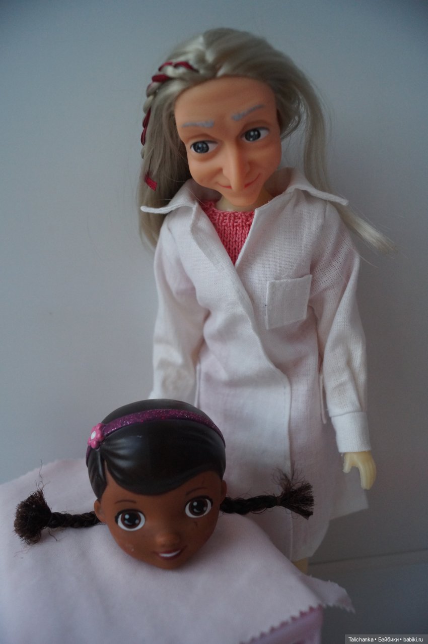 Четвёртая выписка апреля. Снова лечится мягкая игрушка. Доктор Плюшева обрела вторую косичку и наряд. Клей+сода лечит