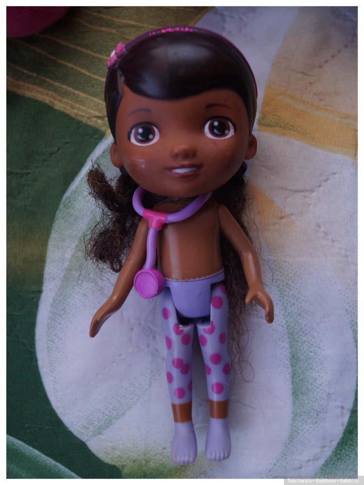 Четвёртая выписка апреля. Снова лечится мягкая игрушка. Доктор Плюшева обрела вторую косичку и наряд. Клей+сода лечит