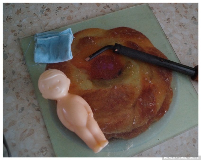 Четвёртая выписка мая. Заглаживаем покусы ножек паяльником. Доктор Плюшева работает не покладая рук. Приводим в порядок