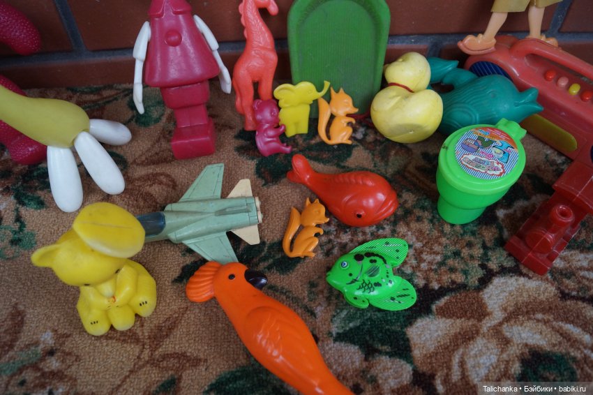 Два пакета с куклами и игрушками (фото 9)