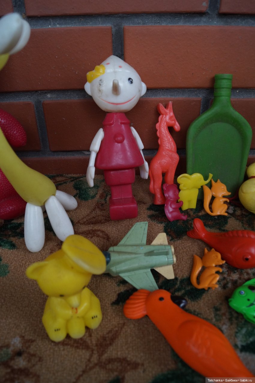 Два пакета с куклами и игрушками (фото 7)