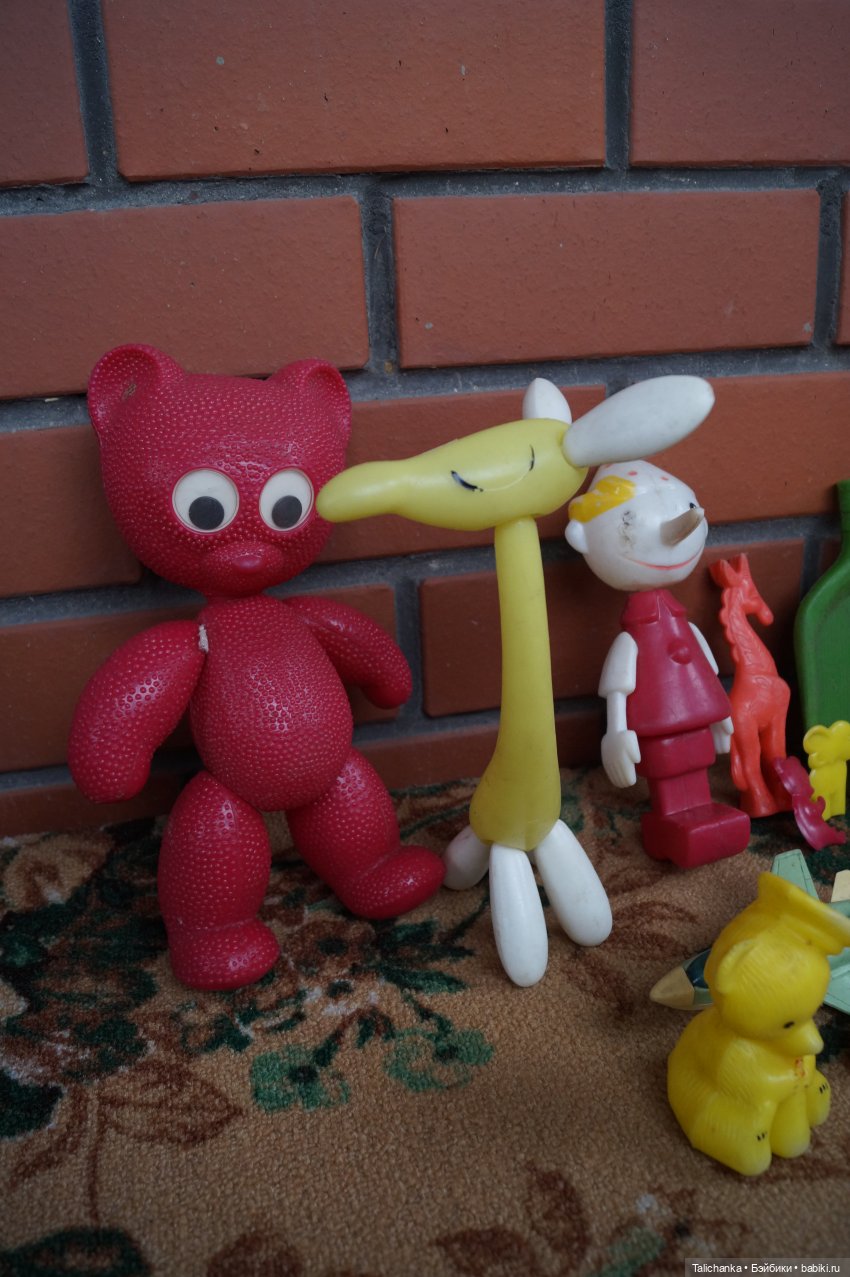 Два пакета с куклами и игрушками (фото 6)