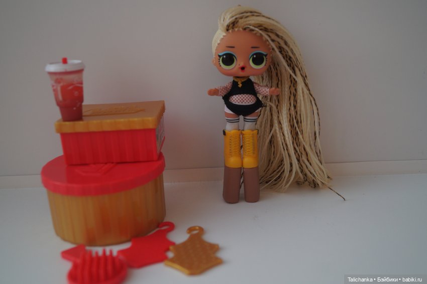 День рождения продолжается: Посылки от подруги