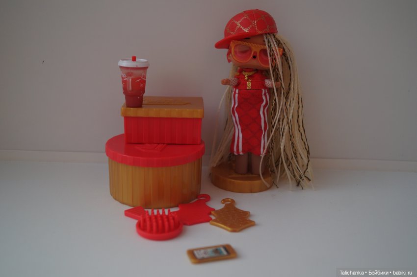 День рождения продолжается: Посылки от подруги