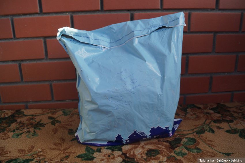 На этой неделе пришли две посылочки, открываем первую