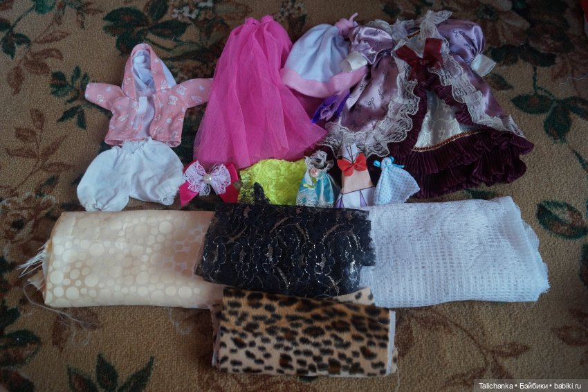 На этой неделе пришли две посылочки, открываем первую