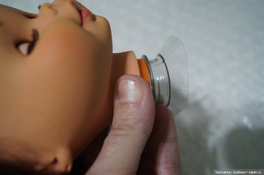 Четвёртая выписка ноября Срезана часть шеи - используем пластиковую бутылку Клеим перелом шейного крепления Перетяжка