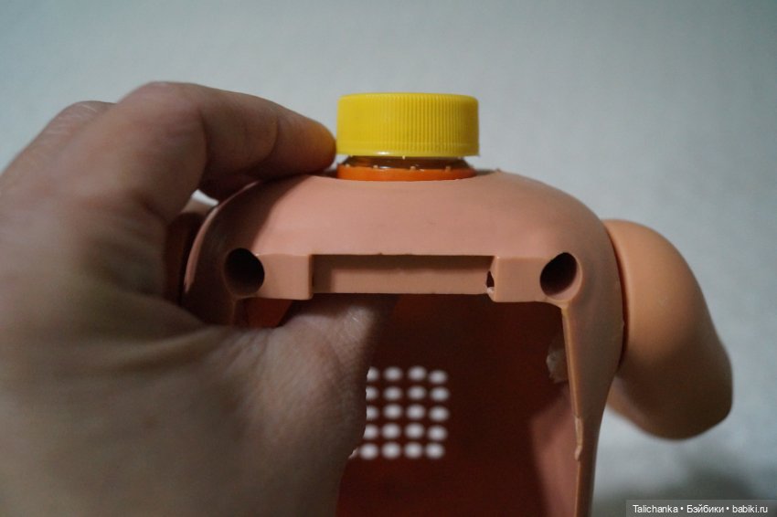 Четвёртая выписка ноября Срезана часть шеи - используем пластиковую бутылку Клеим перелом шейного крепления Перетяжка