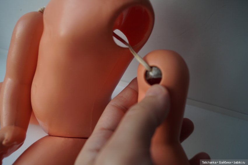 Четвёртая выписка ноября Срезана часть шеи - используем пластиковую бутылку Клеим перелом шейного крепления Перетяжка