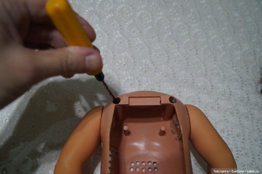 Четвёртая выписка ноября Срезана часть шеи - используем пластиковую бутылку Клеим перелом шейного крепления Перетяжка