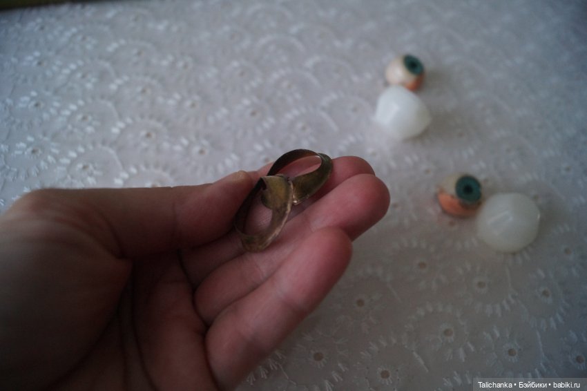 Четвёртая выписка ноября Срезана часть шеи - используем пластиковую бутылку Клеим перелом шейного крепления Перетяжка