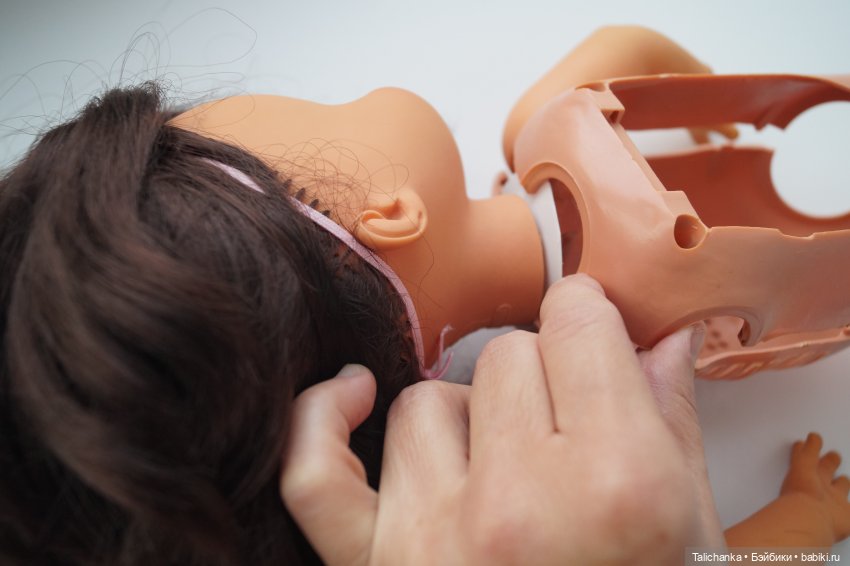 Четвёртая выписка ноября Срезана часть шеи - используем пластиковую бутылку Клеим перелом шейного крепления Перетяжка