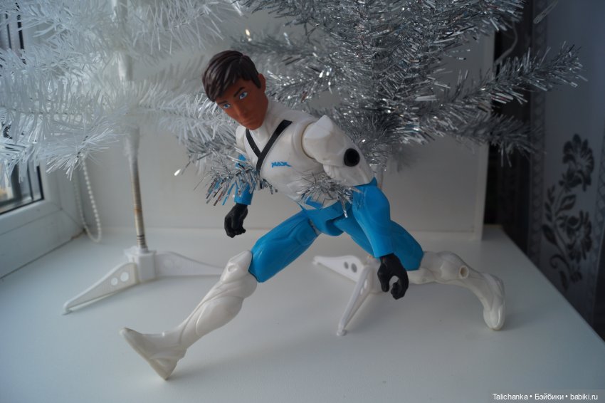 Третья выписка декабря Разбитый Санта Клаус получил новую жизнь Ремонт шарнирного парня Как уложить непослушную чёлку