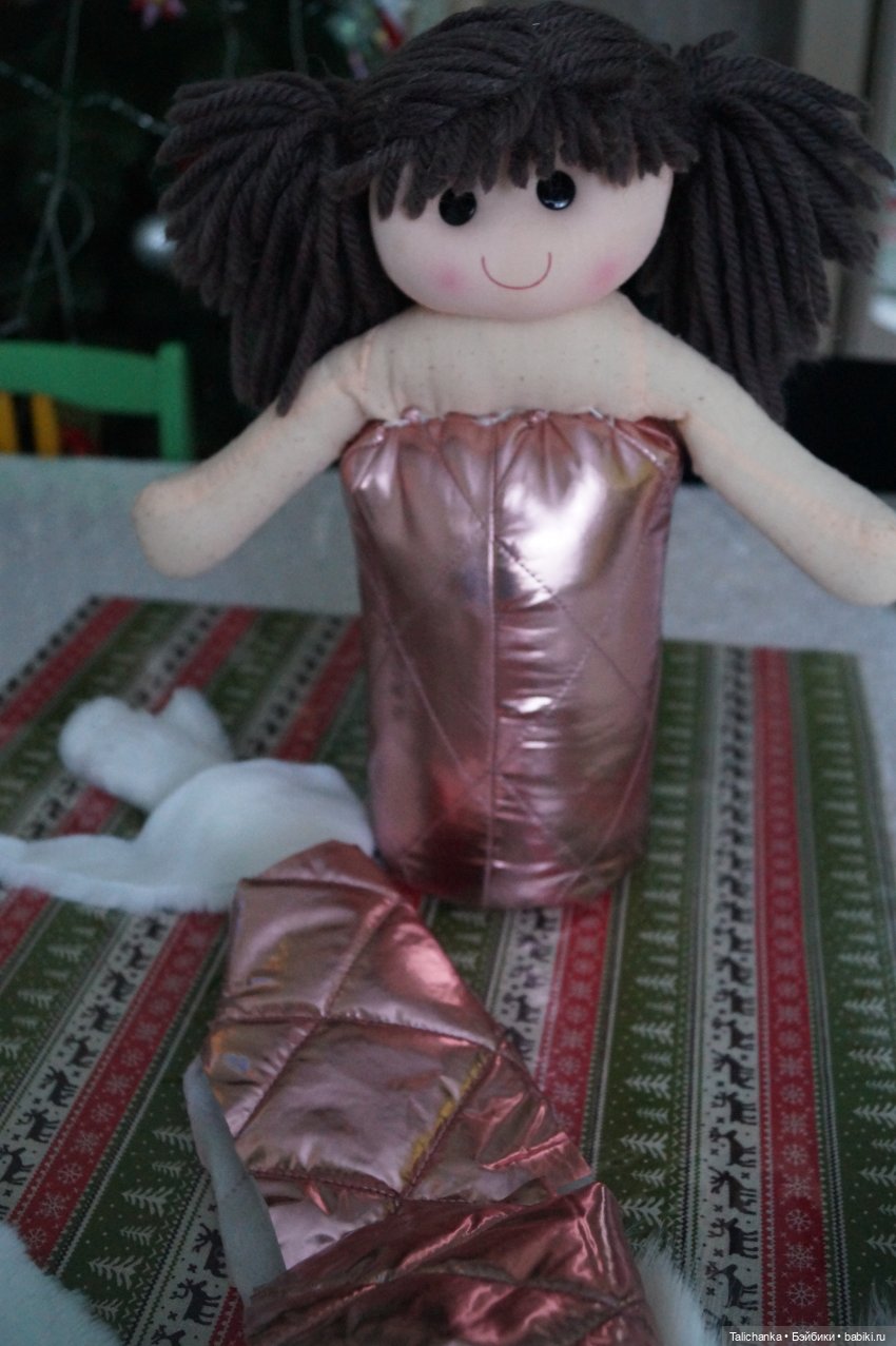 Четвёртая выписка декабря Голова деда Мороза и голова тряпичной куклы превратились в полноценных новогодних героев