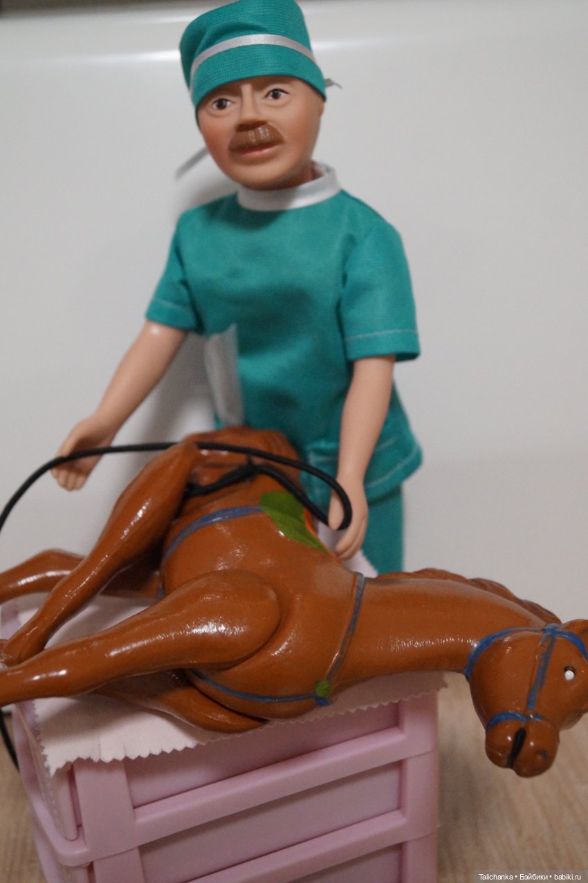 Четвёртая выписка декабря Голова деда Мороза и голова тряпичной куклы превратились в полноценных новогодних героев