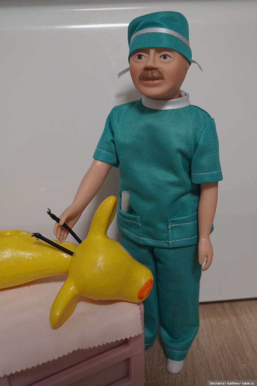 Четвёртая выписка декабря Голова деда Мороза и голова тряпичной куклы превратились в полноценных новогодних героев