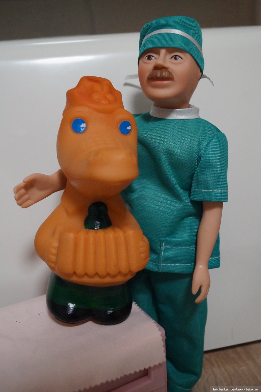 Четвёртая выписка декабря Голова деда Мороза и голова тряпичной куклы превратились в полноценных новогодних героев