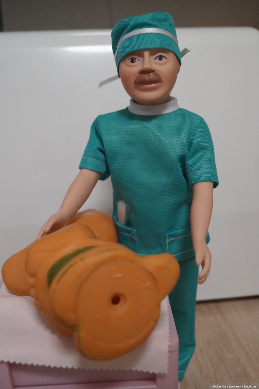 Четвёртая выписка декабря Голова деда Мороза и голова тряпичной куклы превратились в полноценных новогодних героев