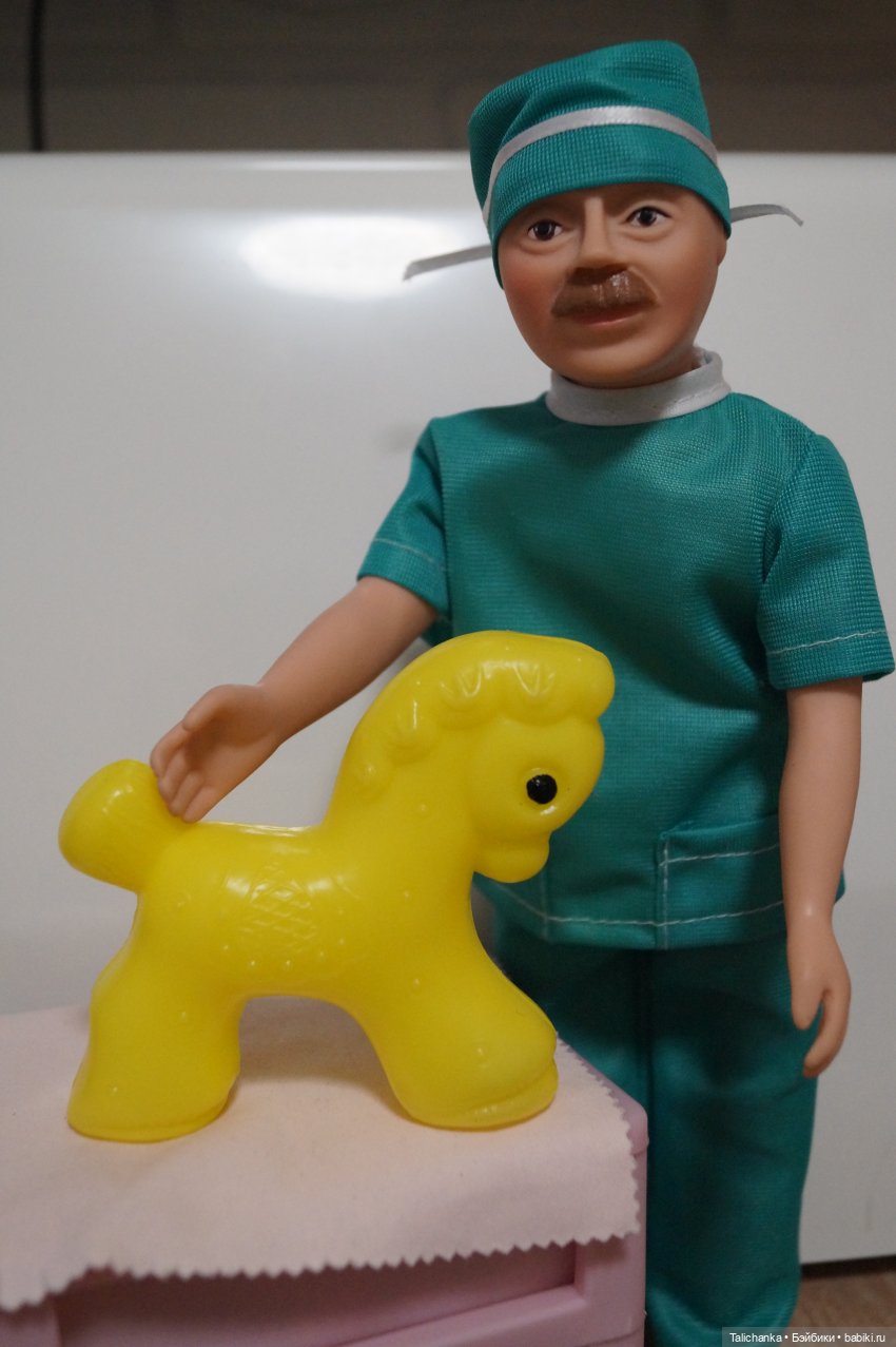 Четвёртая выписка декабря Голова деда Мороза и голова тряпичной куклы превратились в полноценных новогодних героев