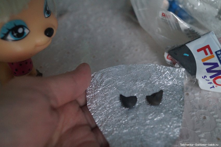 Вторая выписка января Паяем ножки Карлсона возвращаем собачке ножки Как заклеить резинового Кьюпи Девушка светильник светит