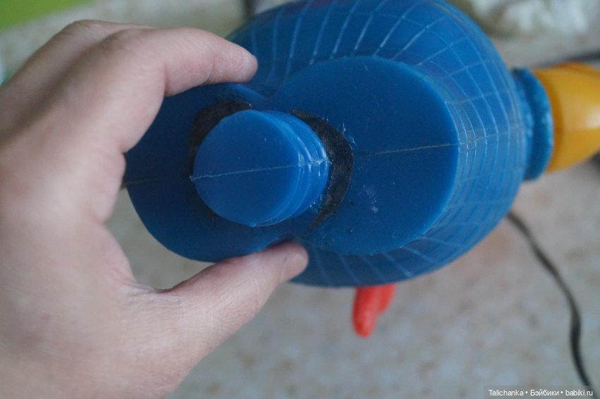 Вторая выписка января Паяем ножки Карлсона возвращаем собачке ножки Как заклеить резинового Кьюпи Девушка светильник светит