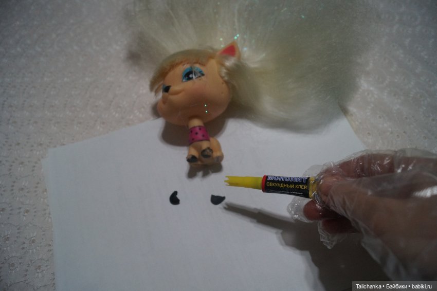 Вторая выписка января Паяем ножки Карлсона возвращаем собачке ножки Как заклеить резинового Кьюпи Девушка светильник светит