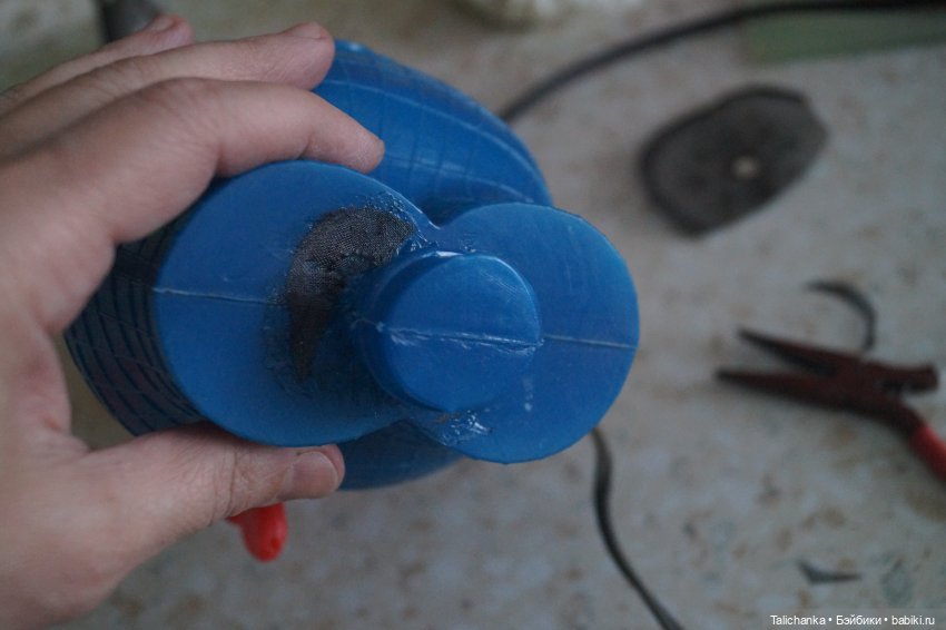 Вторая выписка января Паяем ножки Карлсона возвращаем собачке ножки Как заклеить резинового Кьюпи Девушка светильник светит