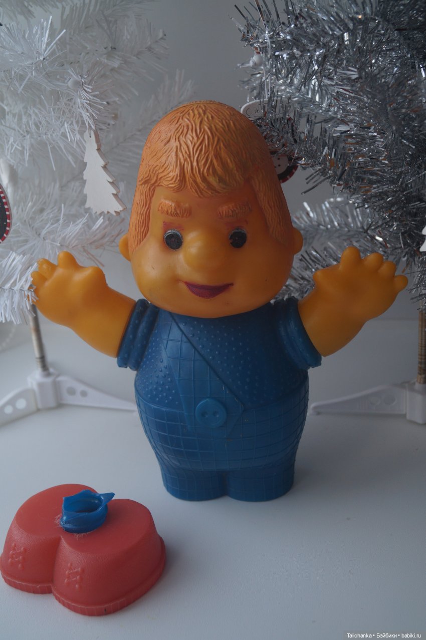 Вторая выписка января Паяем ножки Карлсона возвращаем собачке ножки Как заклеить резинового Кьюпи Девушка светильник светит