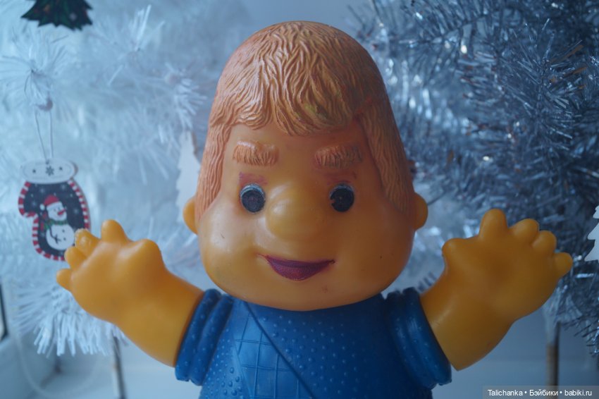 Вторая выписка января Паяем ножки Карлсона возвращаем собачке ножки Как заклеить резинового Кьюпи Девушка светильник светит