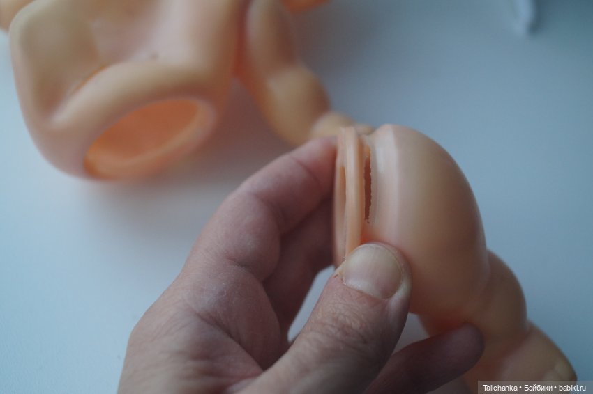 Вторая выписка января Паяем ножки Карлсона возвращаем собачке ножки Как заклеить резинового Кьюпи Девушка светильник светит