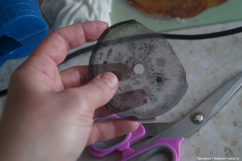 Вторая выписка января Паяем ножки Карлсона возвращаем собачке ножки Как заклеить резинового Кьюпи Девушка светильник светит