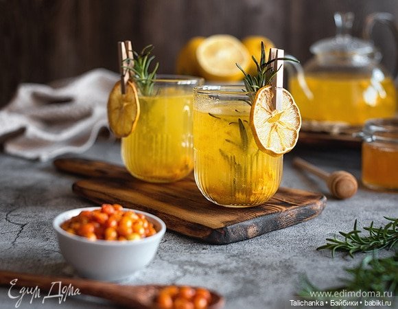 Вторая выписка января Паяем ножки Карлсона возвращаем собачке ножки Как заклеить резинового Кьюпи Девушка светильник светит