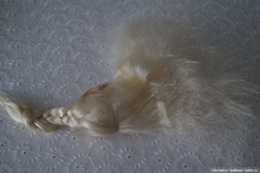 Вторая выписка января Паяем ножки Карлсона возвращаем собачке ножки Как заклеить резинового Кьюпи Девушка светильник светит