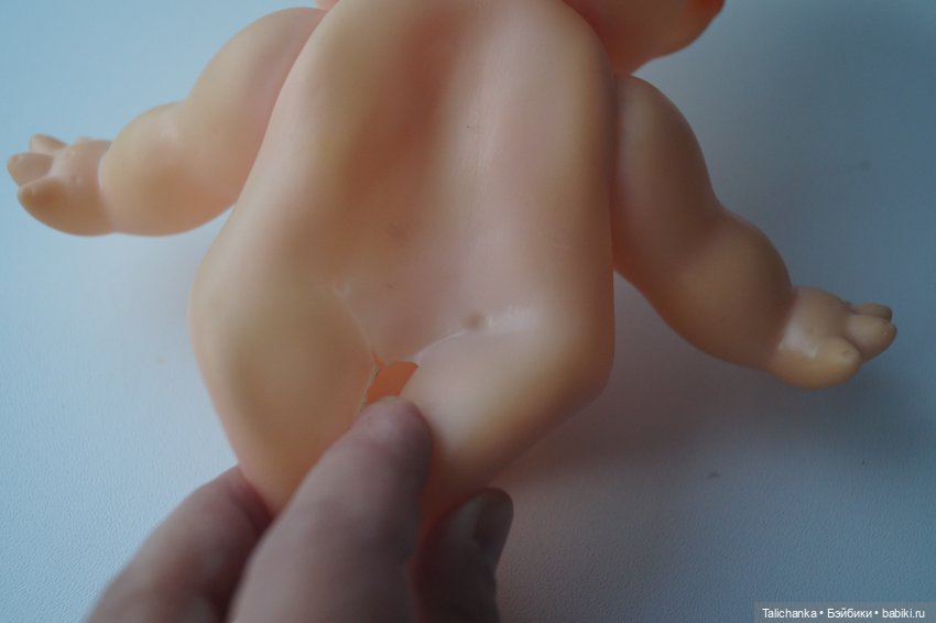 Вторая выписка января Паяем ножки Карлсона возвращаем собачке ножки Как заклеить резинового Кьюпи Девушка светильник светит