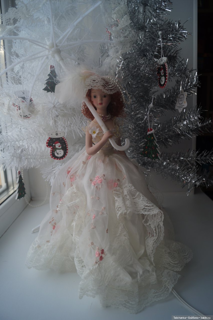 Вторая выписка января Паяем ножки Карлсона возвращаем собачке ножки Как заклеить резинового Кьюпи Девушка светильник светит