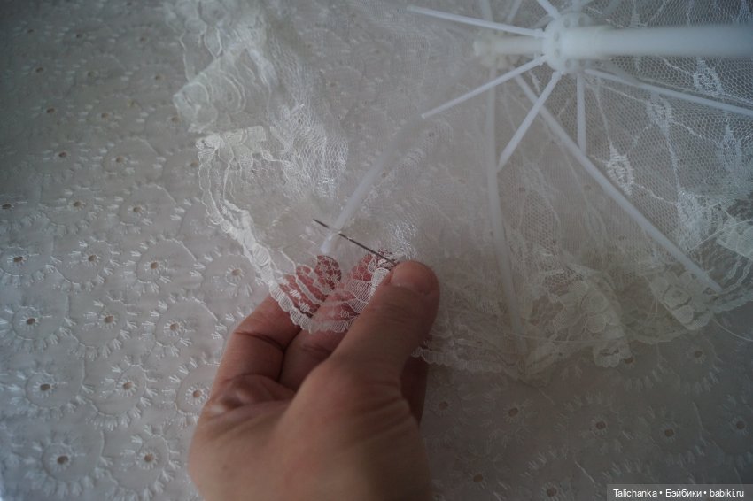 Вторая выписка января Паяем ножки Карлсона возвращаем собачке ножки Как заклеить резинового Кьюпи Девушка светильник светит