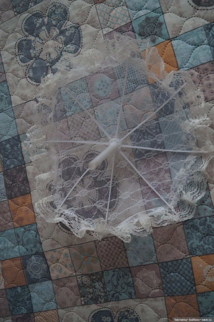 Вторая выписка января Паяем ножки Карлсона возвращаем собачке ножки Как заклеить резинового Кьюпи Девушка светильник светит