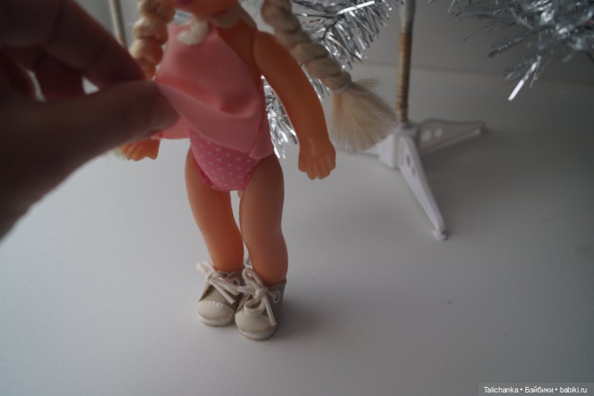 Вторая выписка января Паяем ножки Карлсона возвращаем собачке ножки Как заклеить резинового Кьюпи Девушка светильник светит