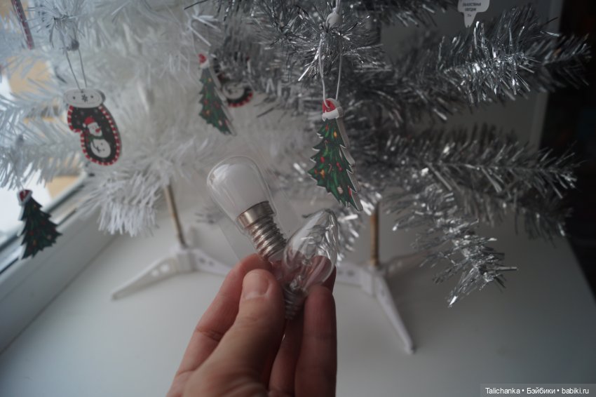 Вторая выписка января Паяем ножки Карлсона возвращаем собачке ножки Как заклеить резинового Кьюпи Девушка светильник светит