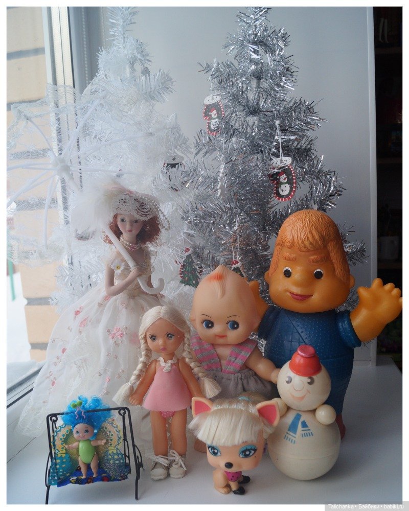 Вторая выписка января Паяем ножки Карлсона возвращаем собачке ножки Как заклеить резинового Кьюпи Девушка светильник светит