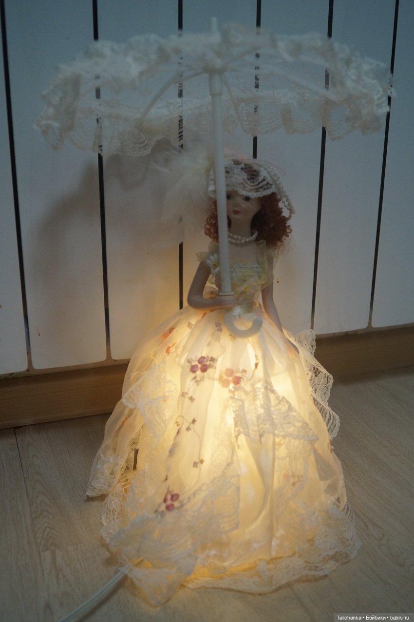 Вторая выписка января Паяем ножки Карлсона возвращаем собачке ножки Как заклеить резинового Кьюпи Девушка светильник светит