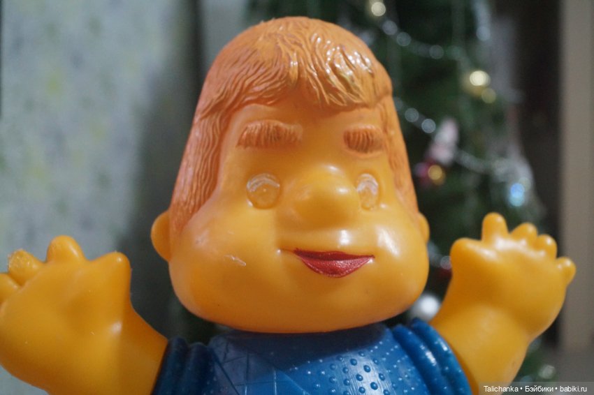 Вторая выписка января Паяем ножки Карлсона возвращаем собачке ножки Как заклеить резинового Кьюпи Девушка светильник светит