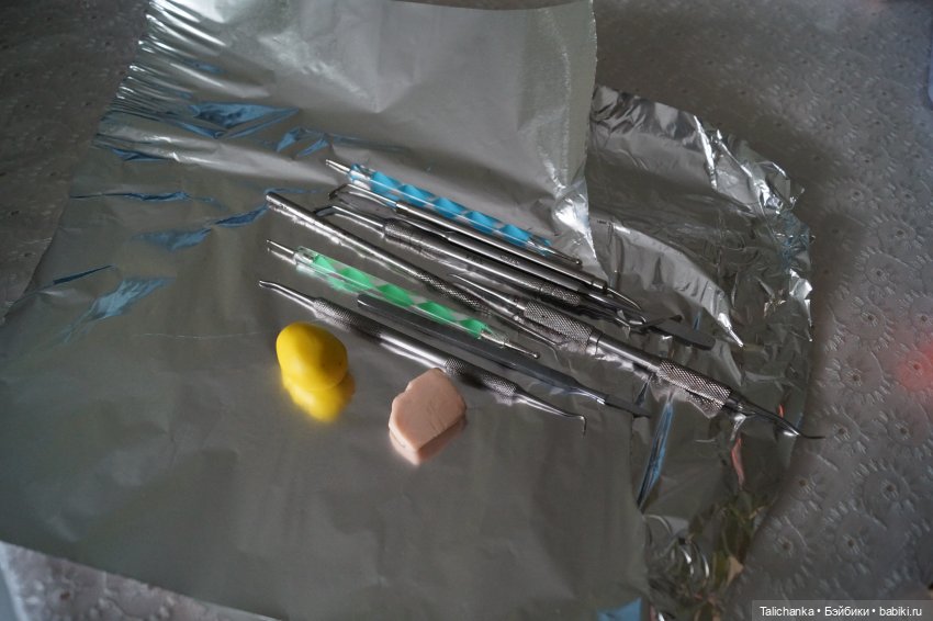 Вторая выписка апреля Выводим следы шариковой ручки Лепим лапки из пластики Кот в сапогах из одной головы Восстанавливаем