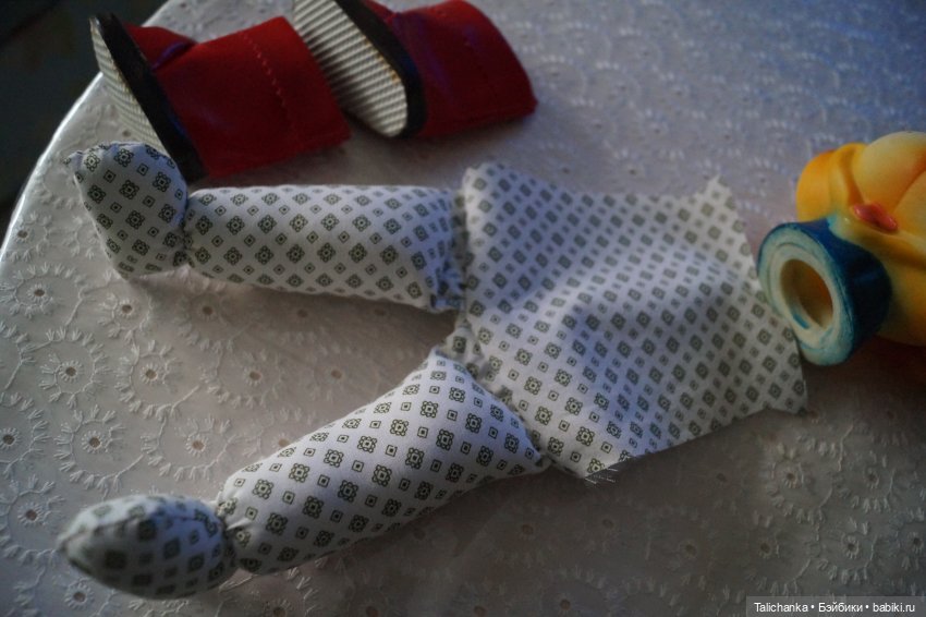 Вторая выписка апреля Выводим следы шариковой ручки Лепим лапки из пластики Кот в сапогах из одной головы Восстанавливаем